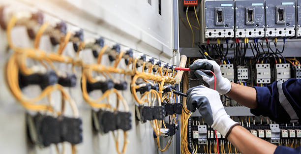 Professional Electrician technician working in San Carlos, TX